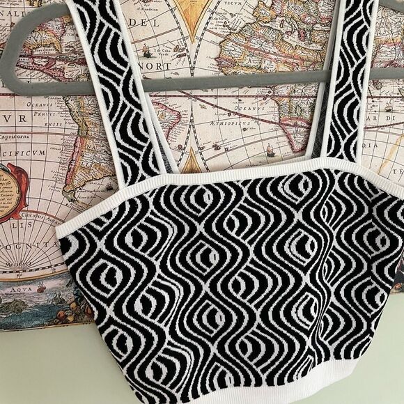 Calla Jacquard Crop Tank - Picture 2 of 7